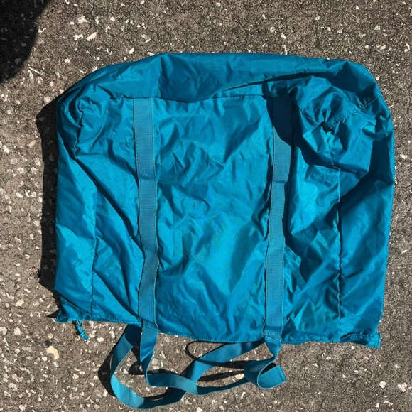 Columbia Aqua Blue Tote Bag Lightweight Nylon Travel Carryall Zip Top O/S - Picture 9 of 9